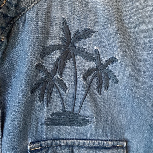 Levi’s Denim Embroidered Shirt - Picture 2 of 4